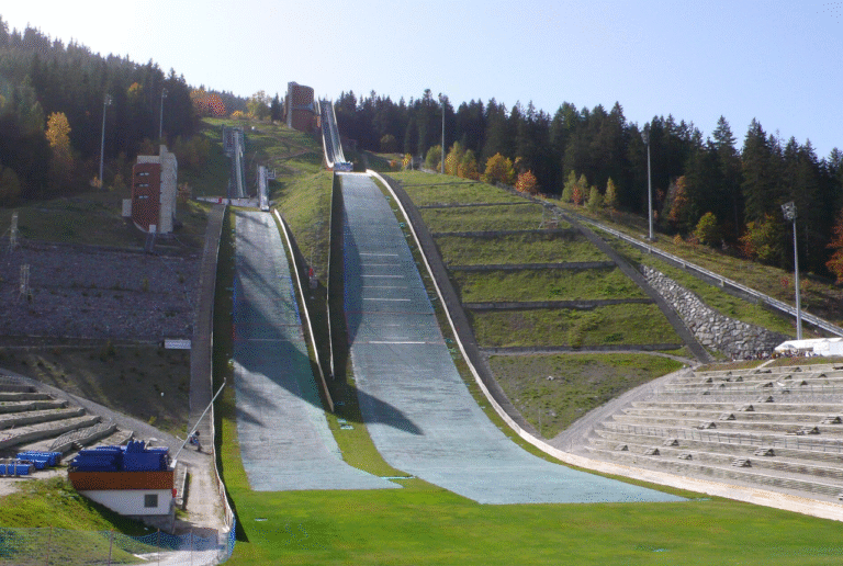 LGP Courchevel 2026: Harmonogram, transmisja i składy. O której skaczą Polacy?