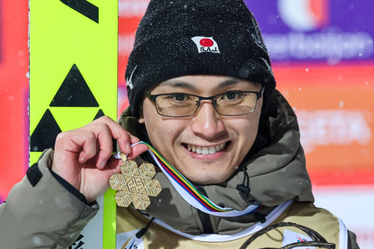 Hakuba: Zwycięstwo Naito na skoczni normalnej!