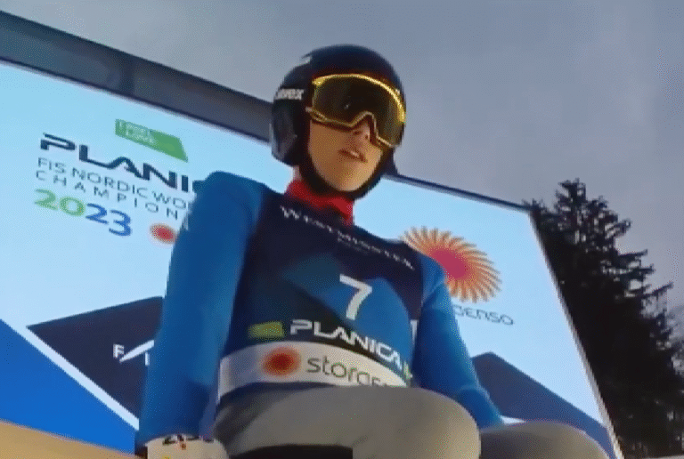 Skoki trenuje na mobilnym symulatorze, a w międzyczasie uprawia snowboard – Alan Gobozovi o realiach gruzińskich skoków